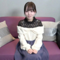 【珍藏】偶像出道前的秘密影像。鏡頭前的她害羞，白皙纖細的身軀泛起紅暈。在舞台上看不到的淫蕩模樣。