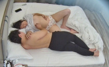 公寓酒店  這麼豐腴性感的美少婦 張開腿掰開逼讓你操 但你不中用 扛腿磨兩下就不行了 小垃圾