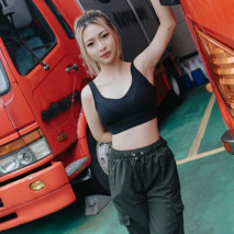 潮吹絕頂連發，消防隊志願的女孩。 “不要停止，全部給我”一邊痙攣一邊懇求。 用激烈的活塞愛液大洪水，濃稠的精液爆射在她緊緻的身體上！