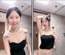 氣質尤物性感女神！苗條身材誘人美腿！一個人居家大尺度，掰穴假屌插穴，爽的嬌喘呻吟，白絲襪換裝誘惑