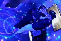 2025新品，大學情侶KTV非常大膽的真實做愛，男友用各種姿勢肏她，最後把精液射進了垃圾桶