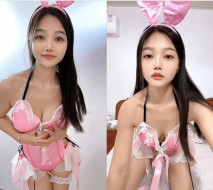 快手小網紅 爆乳怡寶哺乳寶媽！剛破腹產生完小孩，傷口清晰可見，自慰 和炮友啪啪，大奶子盛產奶水，噴水不斷，口渴了