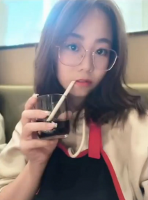 和眼鏡學妹做愛