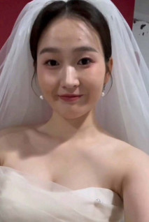 老公不吝嗇分享自己新婚少妻吹簫的淫樣