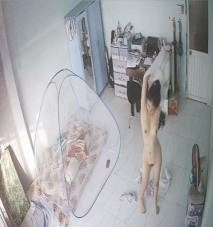 《居家攝像頭破解》白白嫩嫩的小姐姐脫光光換內衣