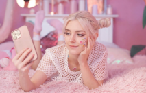 9月最新精品-極品八字大奶網紅美少女伊娃COSER清純可愛仙境粉紅豹坐插大肉棒白漿直流