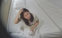 5月最新流出 大學城附近安防酒店攝像頭偷拍眼鏡男和女友開房幹完一炮穿上性感情趣內衣繼續幹