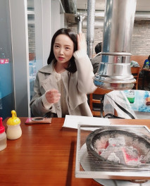 火爆全網泡良達人金先生 約炮80後烤肉店老闆娘操完拍她洗澡