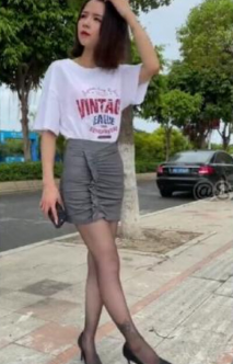 櫃姐前後反差很大