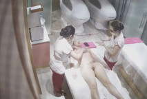 《美容院監控破解》做全身推油的美少婦，這身材簡直火到爆