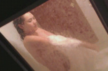 電子廠女工宿舍 爬牆偷窺幾位漂亮小姐姐洗澡