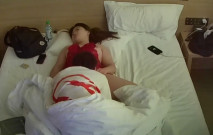 七月最新酒店鐘點炮房偷拍 剛放假相聚的大學生情侶一塊打王者 中途休息幹炮