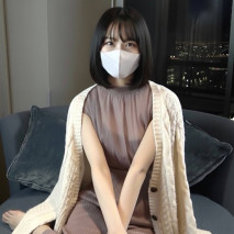 就讀藝術學校的三年級學生，在咖啡館兼職，在短暫的休息日進行了性愛視頻約會！