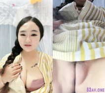 極品名器雨熙難得一見饅頭肥逼近距離特寫，自摸手指扣弄掰穴特寫非常誘人