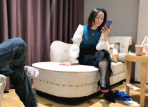 約操良家人妻騷御姐2，短髮有氣質，騷起來隨意玩弄，喜歡淺插操的快點，噴濕了一片