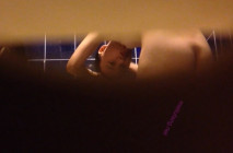 牛B大神潛入空姐宿舍偷拍 身材火爆的空姐洗澡