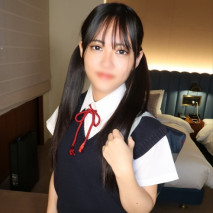 無碼 <魅力十足！純潔的島嶼少女> 阿芙視角續集 ❤ 她似乎對性不感興趣 ➡ 一旦性愛開始，她就貪婪地享受快感！深喉射進她毛茸茸、濕潤的陰道！