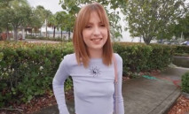 中文字幕 歐美性愛公車 開著車在馬路上找妹子，談好價錢拉上車就開