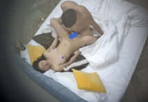 流出酒店偷拍 氣質牛仔褲少婦過年期間出來和健壯猛男偷情龍爪手抓胸幹