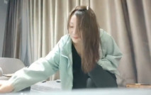 良家輕熟女 有老公就不能愛你 不行你起來了 身材豐腴先聊聊天被強行脫衣騷穴還挺粉被猛舔猛摳各種輸出無套內射