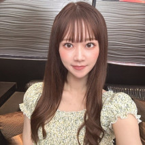 讓人喜愛的風格♪千秋醬是現役模特兒。臉蛋、身材、魅力、緊緻度，都是頂級的！最後的中出讓她感到困惑。