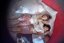 八月最新流出 酒店情趣電動圓床偷拍 退休大爺體驗完震動功能找來兩個小姐享受電動雙飛 有個姐姐對著鏡頭飛吻