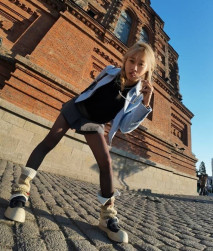 情侶私拍流出，黑絲大長腿抗肩爆操 看著都很讓人心動得小姐姐，外表文靜在床上真是騷