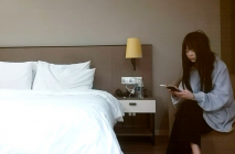 【利哥探花】，19歲嫩妹，居然還是個一線天白虎，猛男出籠操得苦不堪言，強烈推薦！