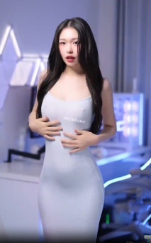 新加坡極品美女 超誘惑表情 自慰高潮很頂