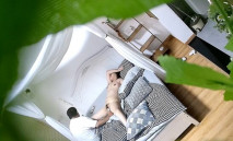 2024.8.27，【新片酒店偷拍】，偷情男女的激情一刻，中年人妻欲望強，大哥能力不夠按摩棒來湊