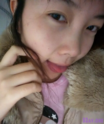 女友浴室舔男友雞雞，口爆把精液射進嘴裡，這曼妙的身材後入好爽！