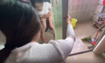 老婆掃地掃一半把她拖來幹